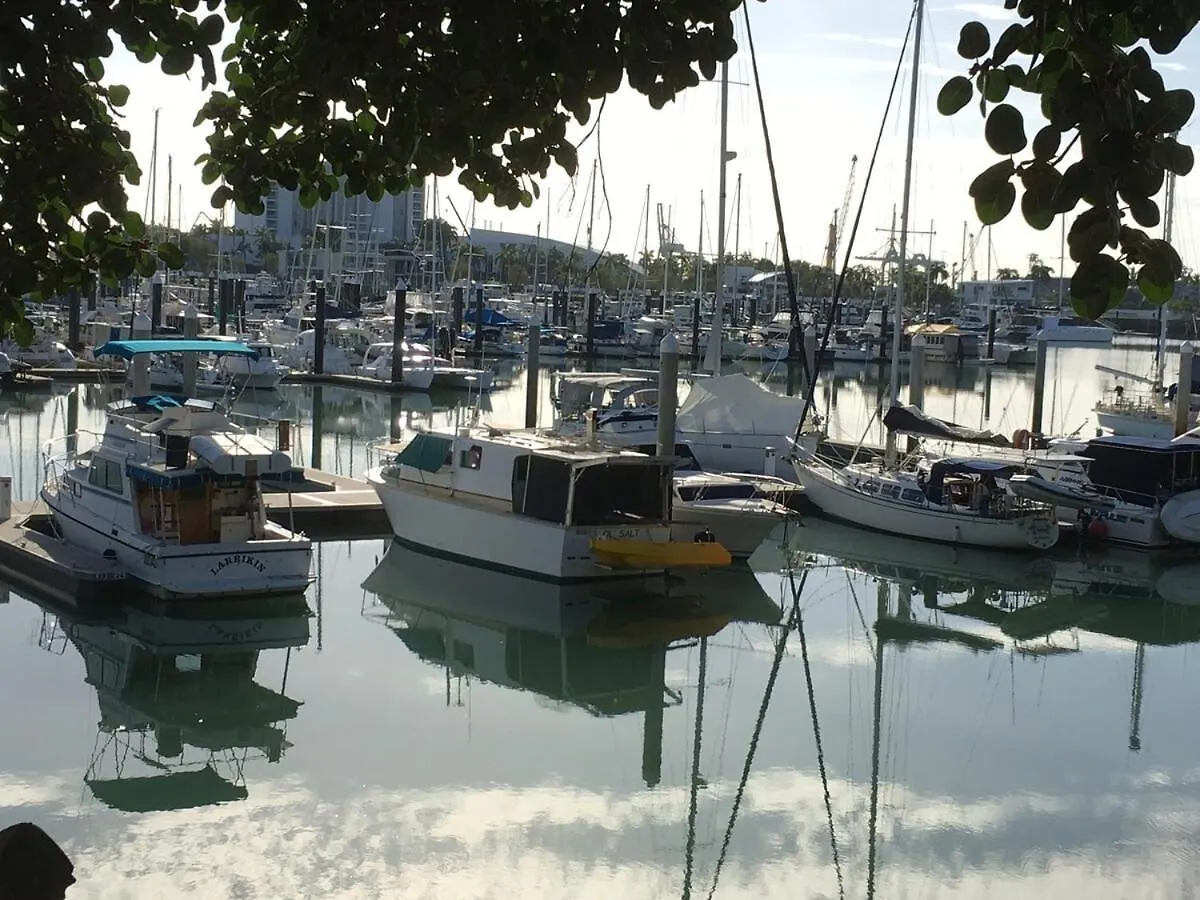Strand Marina-Ground Floor With Courtyard Townsville 0*,