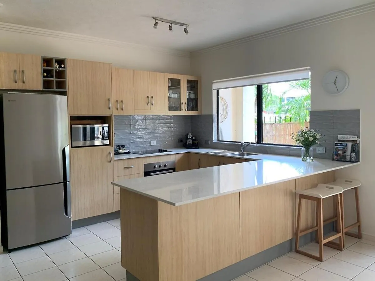 Strand Marina-Ground Floor With Courtyard Townsville Apartment